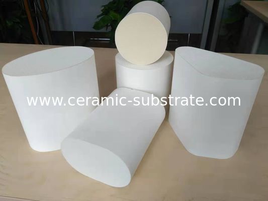 Beli Kekuatan Dielektrik 10-15 KV per mm Alumina Substrat Al2O3 Substrat Aluminium Nitride AlN Kompatibel untuk Aplikasi Elektronik online manufacture