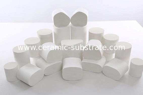Silinder Honeycomb Dukungan Keramik Sesuaikan Untuk Catalytic Converter