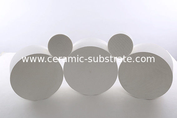 Mobil Keramik Catalyst Carrier, Porous Cordierite Honeycomb Keramik